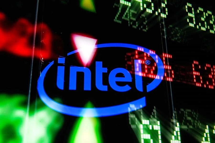 Акции Intel упали на 26% из-за обострения борьбы за реструктуризацию