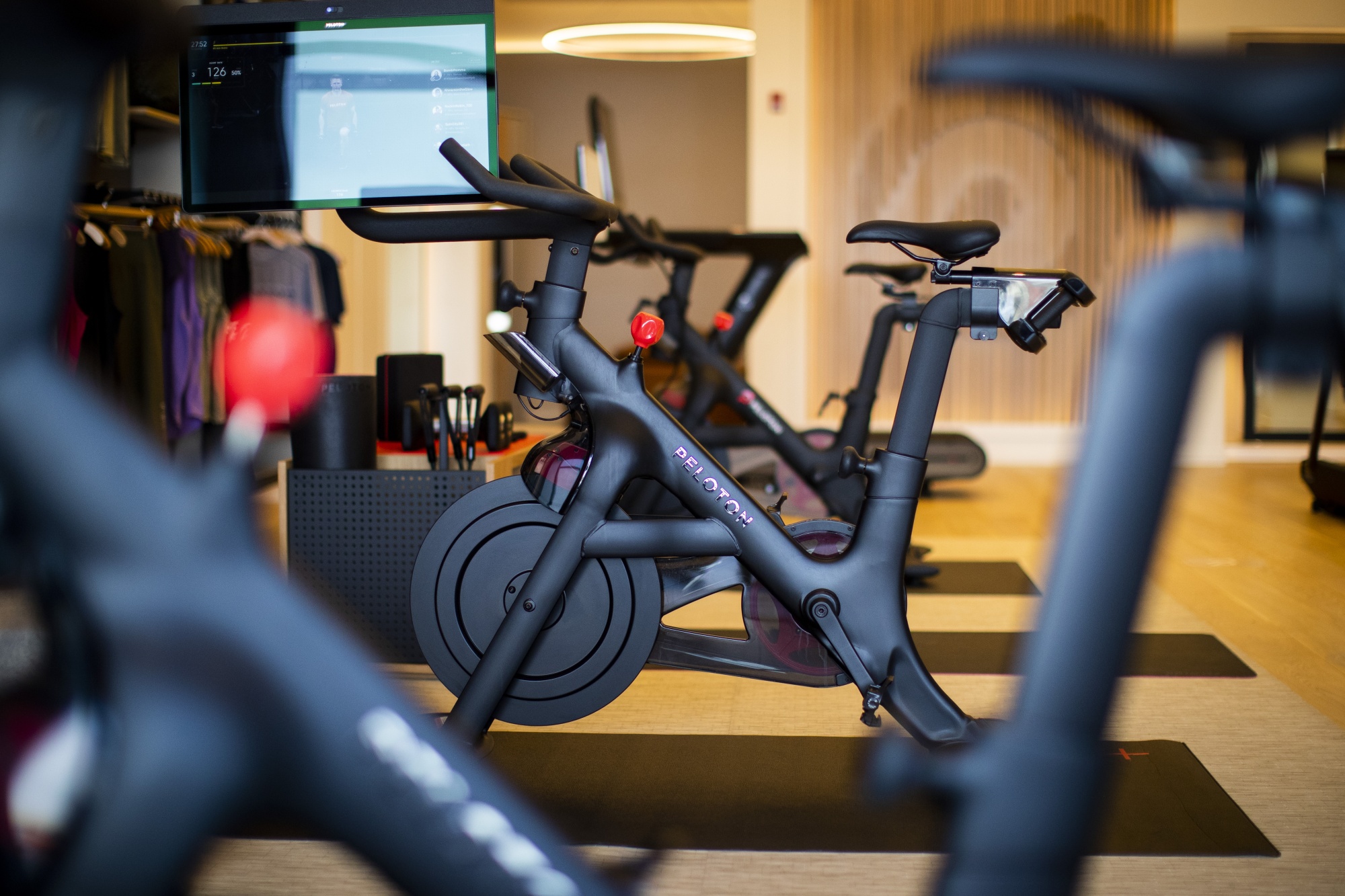 Спрос на товары для фитнеса Peloton падает