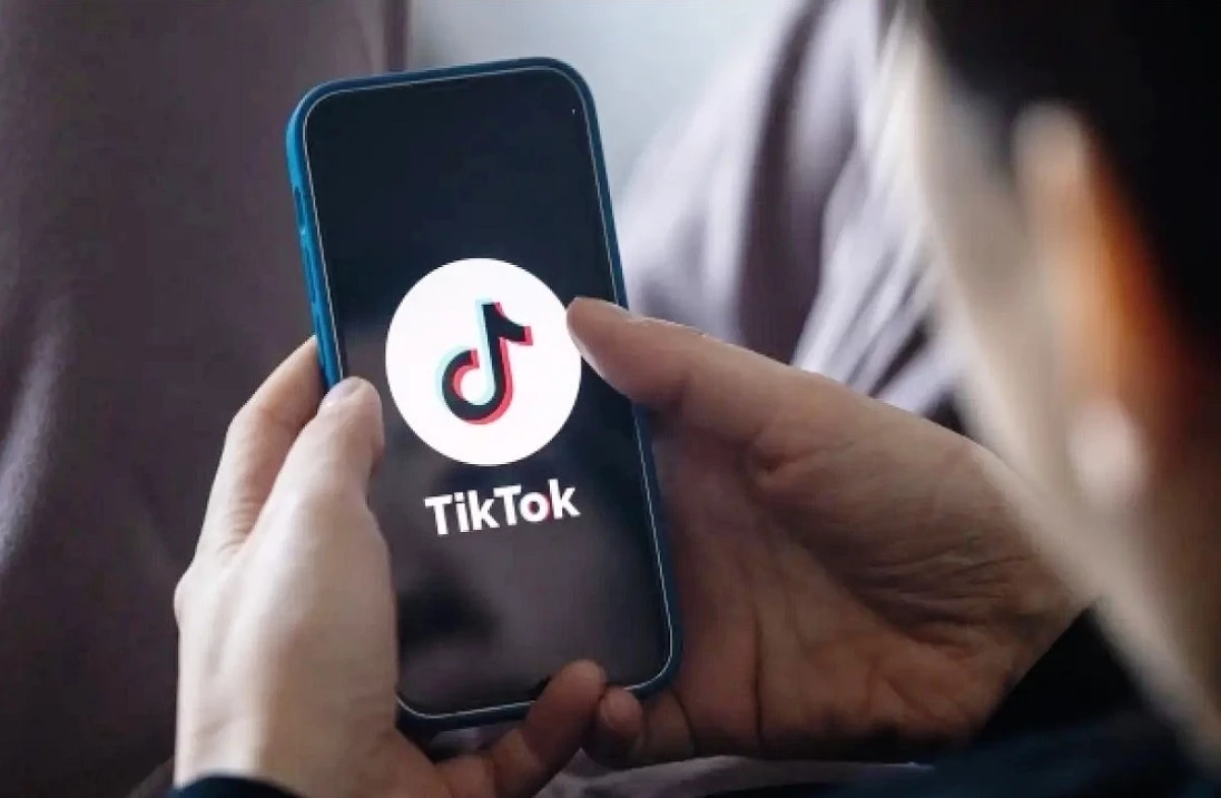 TikTok добавляет 60-минутный лимит для подростков, но оставляет простые обходные пути