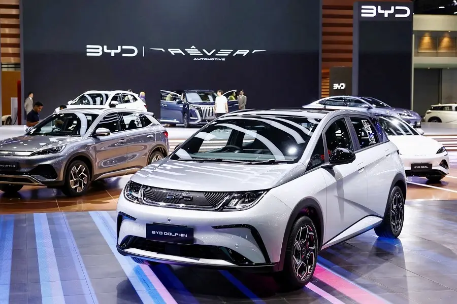 BYD лидирует среди китайских автопроизводителей по темпам распродажи из-за снижения продаж