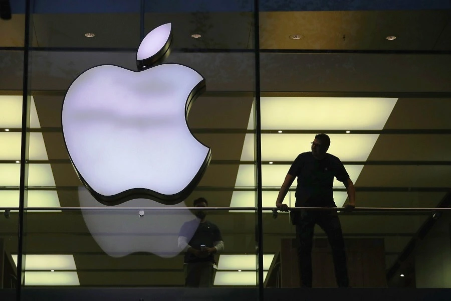 Apple теряет топ-менеджера по моделям искусственного интеллекта из-за найма сотрудников Meta*