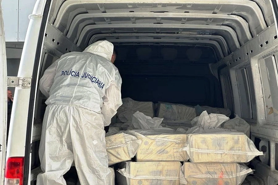 Португальская полиция изъяла 1,3 тонны кокаина, спрятанного в замороженной рыбе