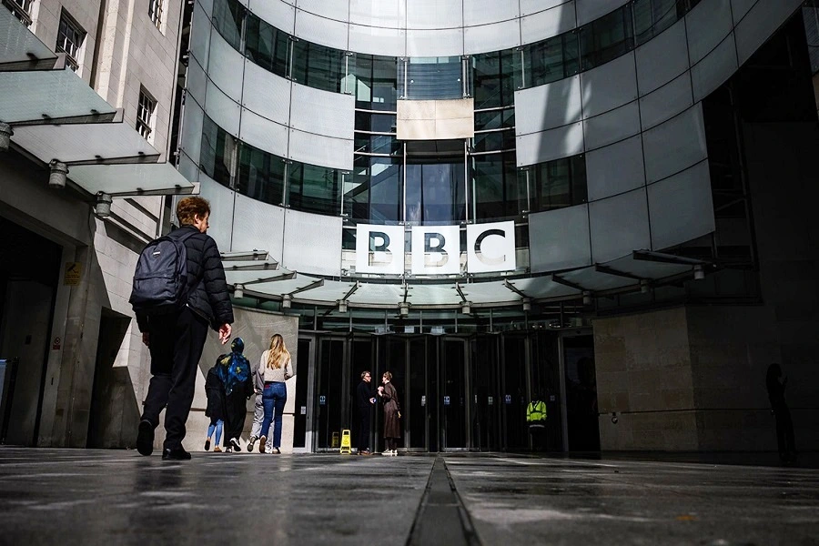 BBC сократит 550 рабочих мест в рамках программы по снижению затрат, в том числе в новостном подразделении