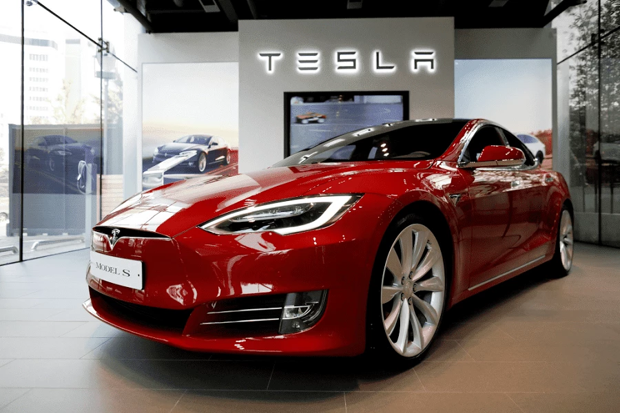 Ожидается, что Tesla останется лидером продаж электромобилей в США до 2026 года благодаря скидкам