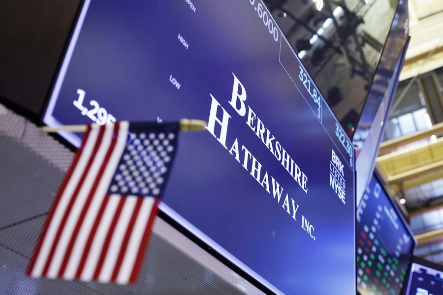 Прибыль Berkshire Hathaway снизилась из-за сокращения доходов от страхования, а также списания средств в Occidental