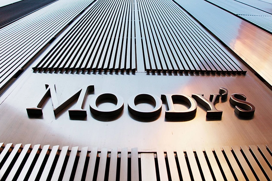 Moody's понизило рейтинги 10 американских банков, предупредив о возможном снижении рейтинга других