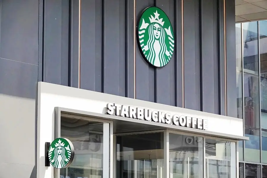 Starbucks сокращает 300 корпоративных сотрудников в США и закрывает несколько региональных офисов