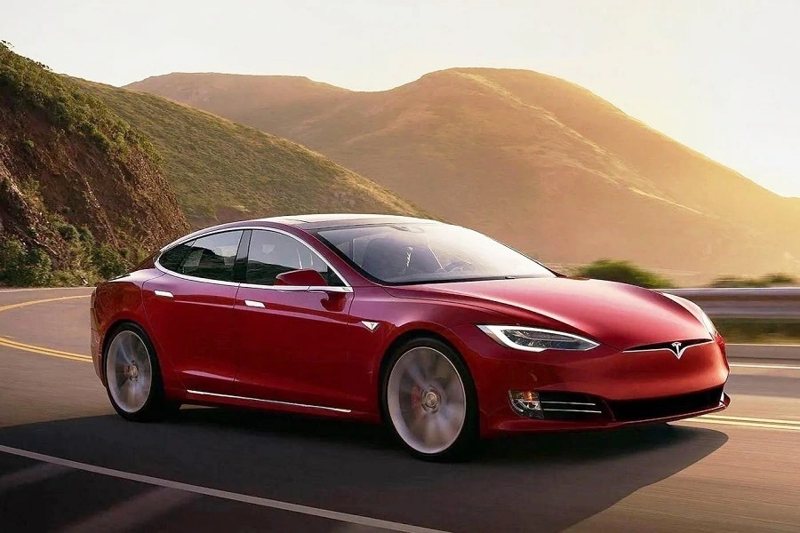 Tesla повышает цены на автомобили Model S в США на 5000 долларов