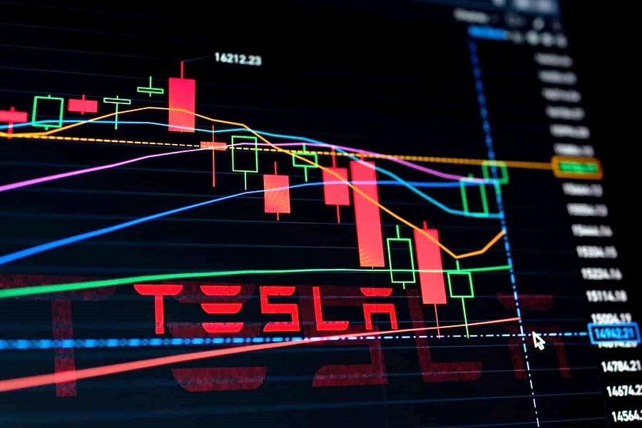 Скандал между Трампом и Маском привел к падению рыночной стоимости акций Tesla на 150 млрд долларов