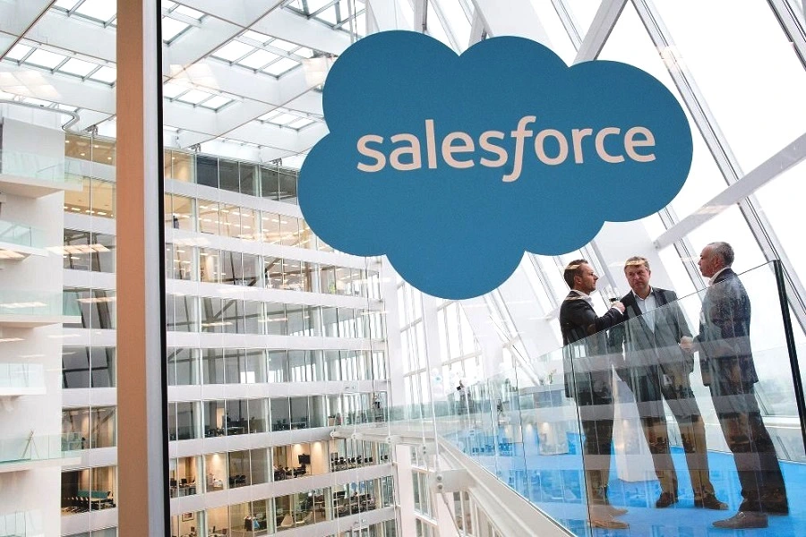 Salesforce наймет 1000 человек для продвижения продаж продуктов на базе ИИ