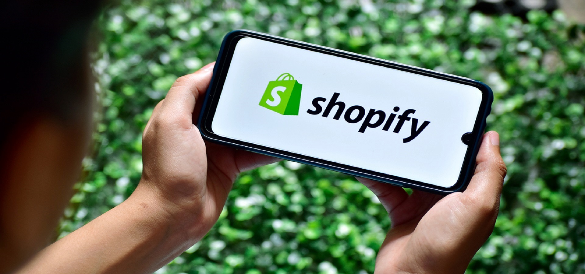 Акции Shopify упали. Аналитики предупреждают, что цена еще высока