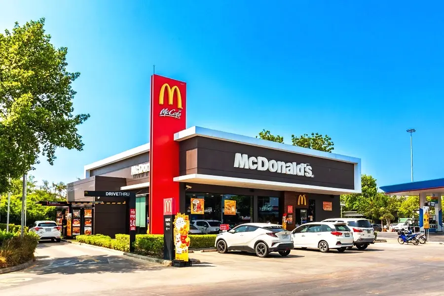 McDonald's не оправдал ожиданий по росту продаж в США из-за снижения спроса среди малообеспеченных клиентов