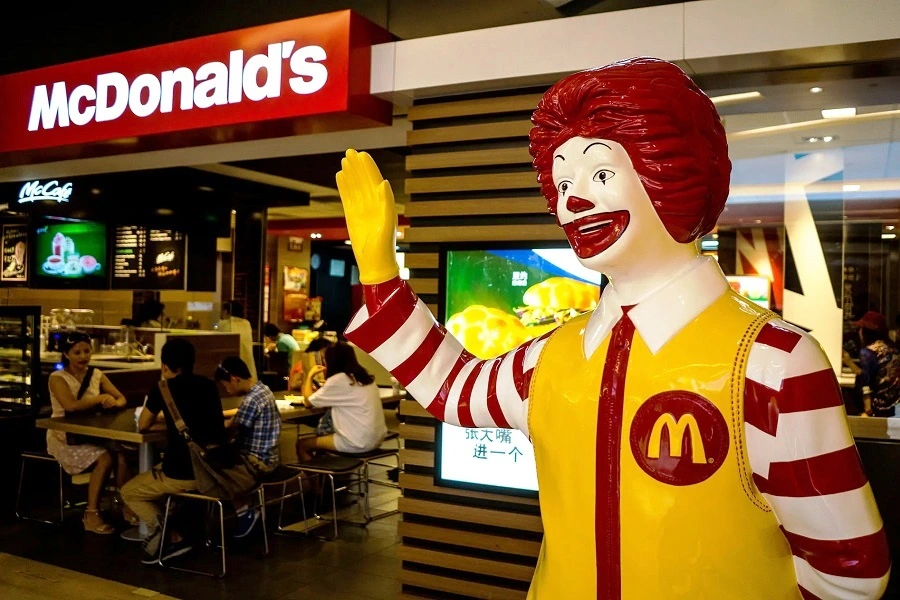 Мировые продажи McDonald's достигли максимума, поскольку доступные варианты питания повышают спрос