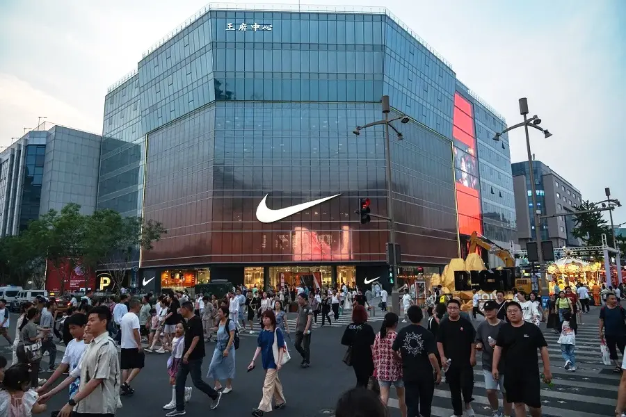 Nike меняет стратегию в Китае, чтобы вернуть покупателей