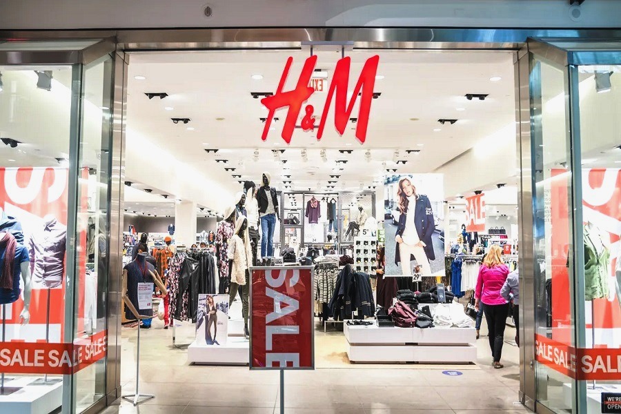 H&M делает ставку на более низкие цены и модную одежду, чтобы увеличить праздничные продажи