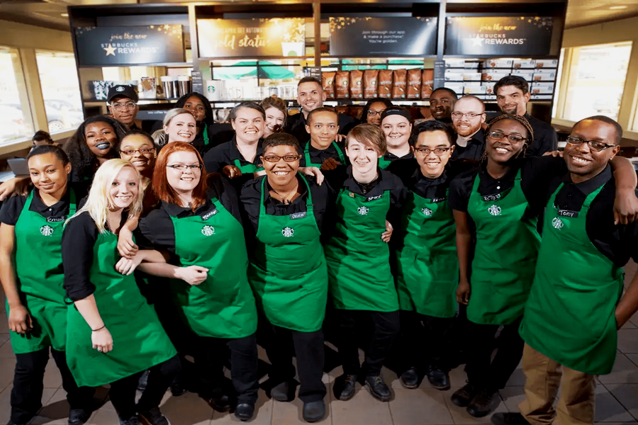 Starbucks повысит зарплату всем сотрудникам в Северной Америке на 2% в этом году
