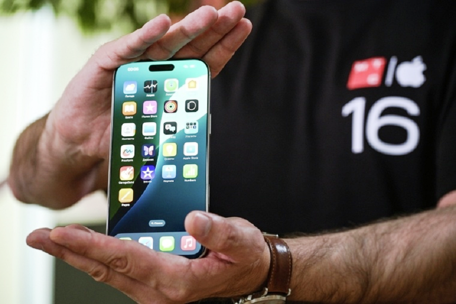 Новый iPhone 16 представлен в России. Ритейлеры обошли запрет Apple на экспорт