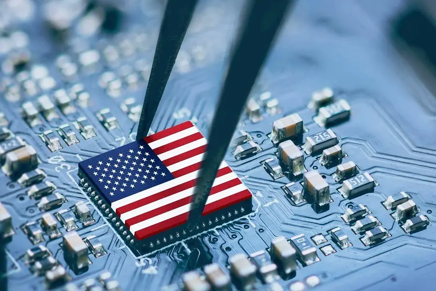 Apple рассматривает возможность использования чипов Intel и Samsung для производства основных компонентов устройств в США