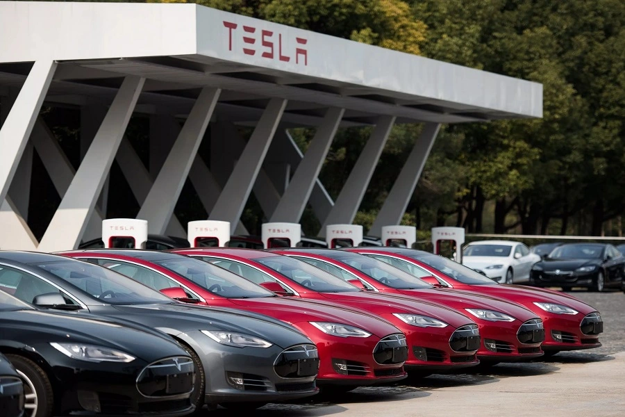 Tesla значительно повысит цены на все автомобили в Канаде