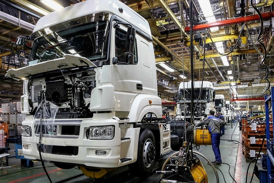 Mercedes-Benz продает долю в российском производителе грузовиков «Камаз»