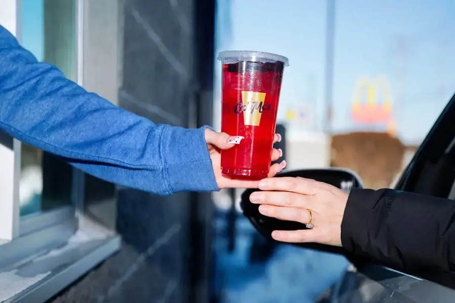 McDonald's добавит в американское меню энергетические и газированные напитки на основе соков