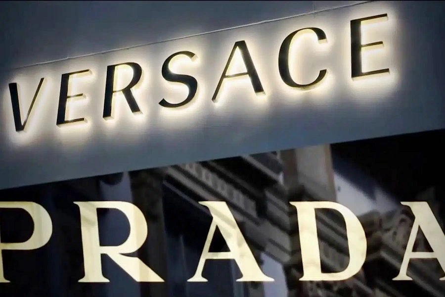 Prada не планирует новых сделок после завершения покупки бренда Versace
