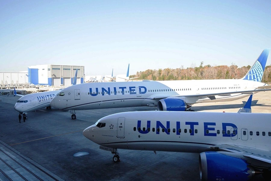 FAA проведет расследование после пожара в салоне самолета Boeing авиакомпании United Airlines