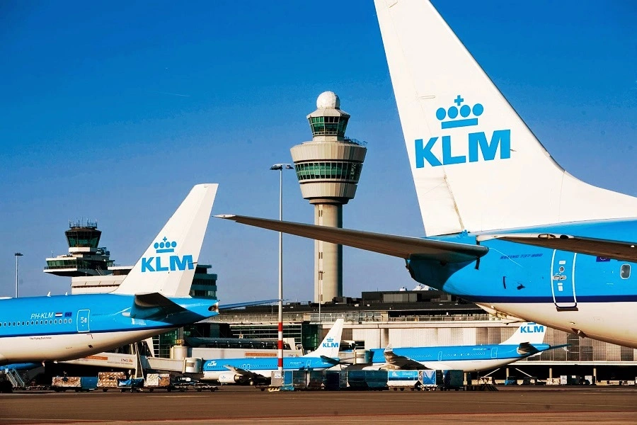 Авиакомпания KLM вынуждена отменить более 100 рейсов в Амстердаме из-за забастовки наземных работников