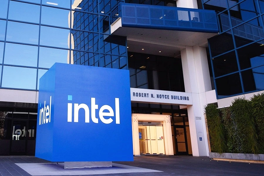 Intel демонстрирует самый большой рост с 2020 года на фоне слухов о своем распаде