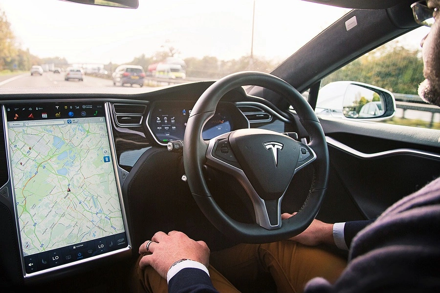 Uber заявляет, что работает с Tesla над повышением популярности электромобилей среди водителей
