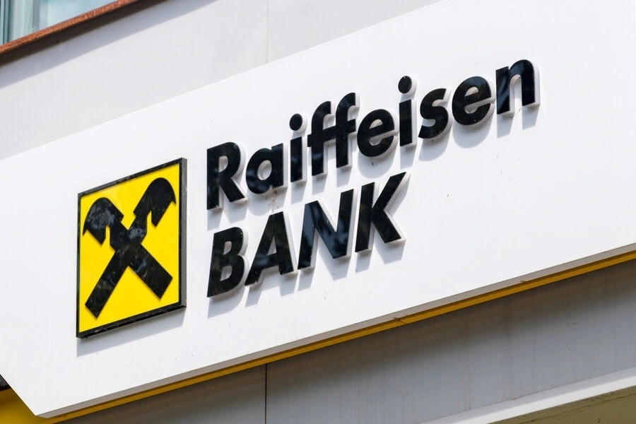 Российский суд заморозил акции Raiffeisen в местном банке, заблокировав продажу