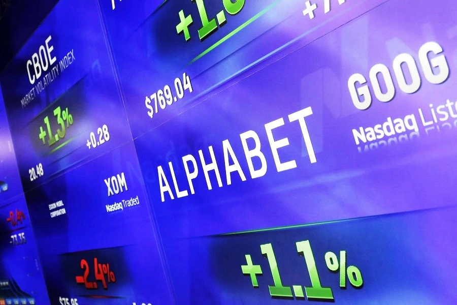 Акции Alphabet достигли рекордного уровня после того, как Berkshire сделала редкую ставку на технологии, вложив 4,9 миллиарда долларов