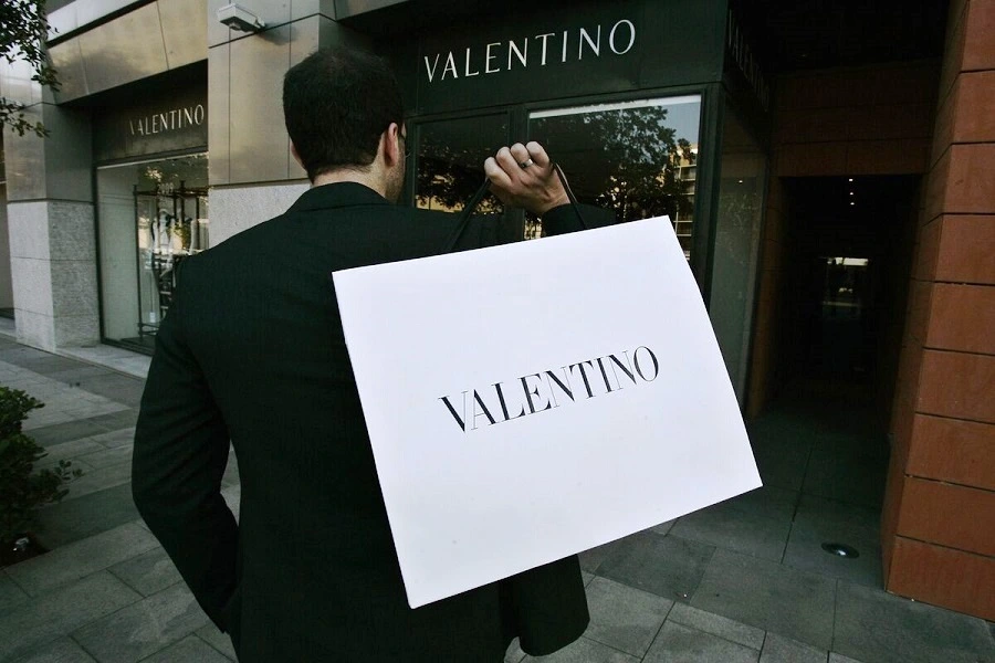 Kering откладывает полное приобретение Valentino до 2028 года из-за проблем с задолженностью