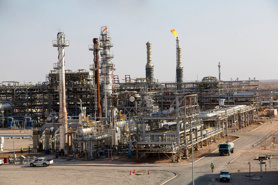 Крупнейшие нефтяные компании сокращают персонал в Ираке из-за роста напряженности на Ближнем Востоке