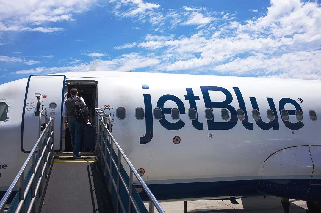 JetBlue - первая крупная авиакомпания, предлагающая безалкогольное пиво