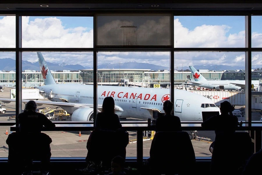 Air Canada делает ставку на бесплатный алкоголь, чтобы привлечь пассажиров