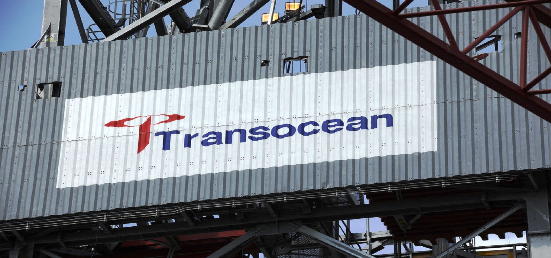 Первый из двух гигантов глубоководного бурения поставлен компании Transocean 
