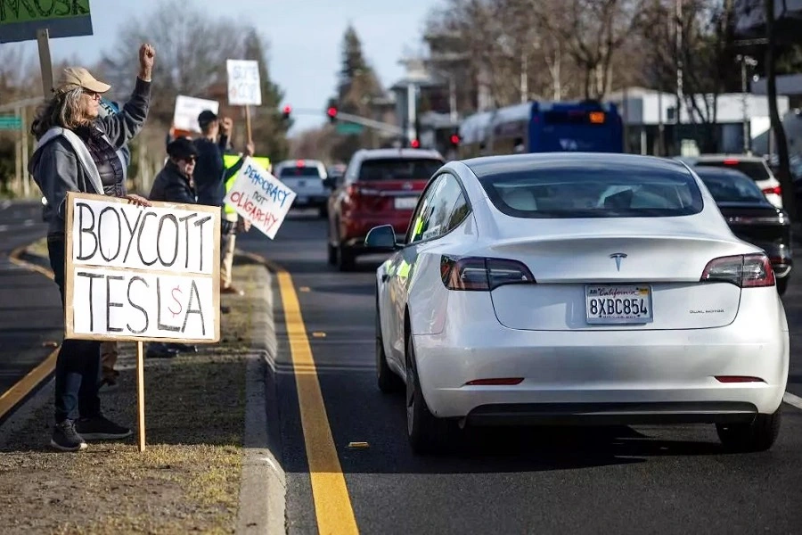 Вандализм и слабые продажи Tesla ударили по Австралии и Новой Зеландии