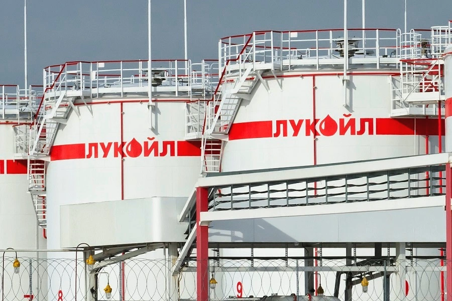 По информации источников, Лукойл открывает новое подразделение по торговле нефтью в Дубае