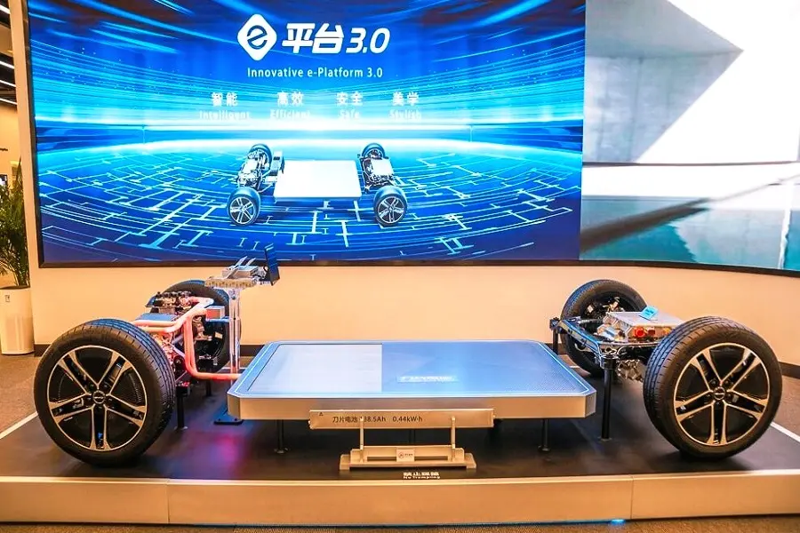 BYD представила аккумулятор Blade с более быстрой зарядкой, чтобы оживить продажи в Китае