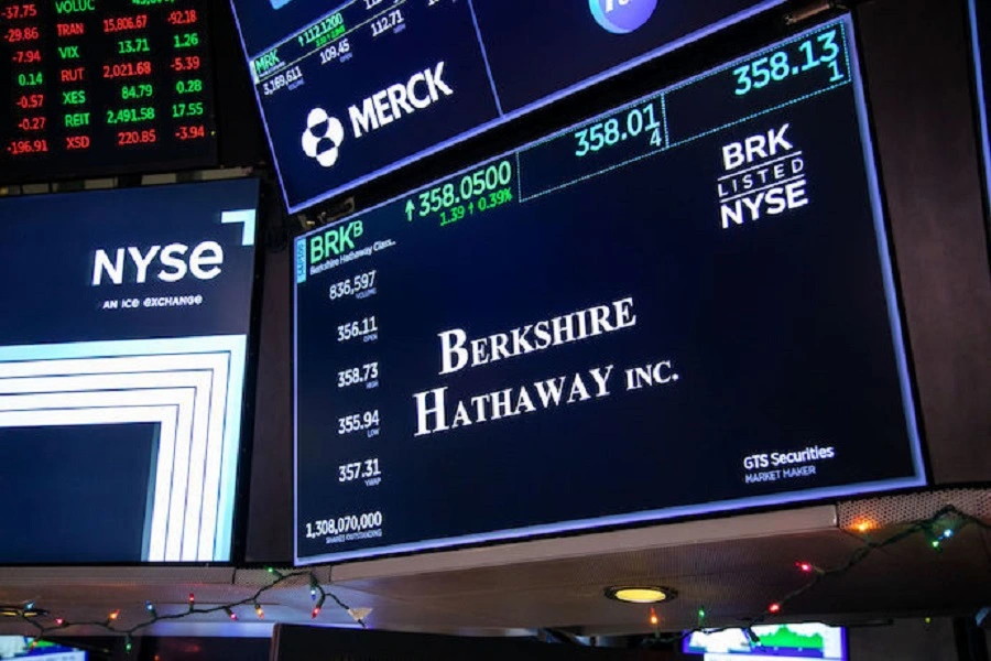 Berkshire Hathaway продает огромную долю Apple в качестве наличных, при этом операционная прибыль бьет рекорды
