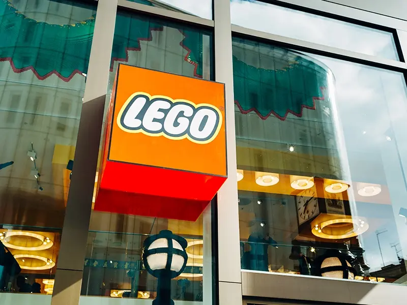 Lego, производящая игрушки, расширяет свое присутствие в Индии и планирует открыть 50 магазинов к 2030 году