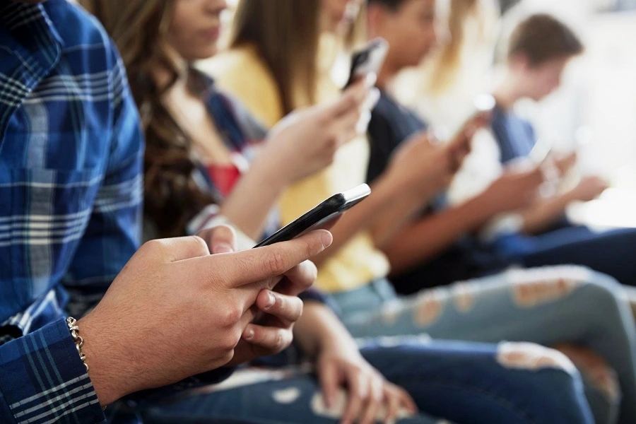 Instagram* планирует использовать ИИ, чтобы ловить подростков, которые лгут о возрасте