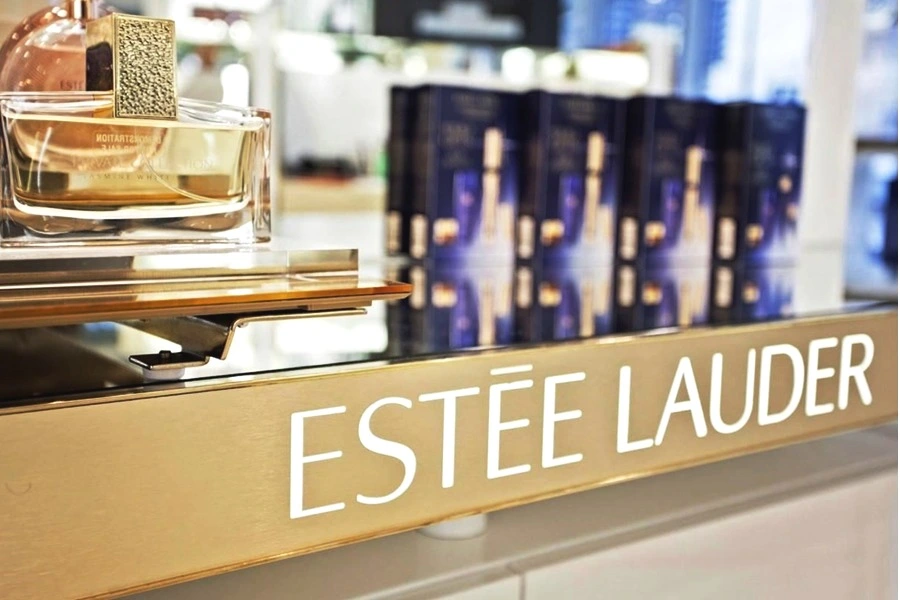 Estee Lauder делает ставку на парфюмерию и средства по уходу за кожей, чтобы получать высокую годовую прибыль