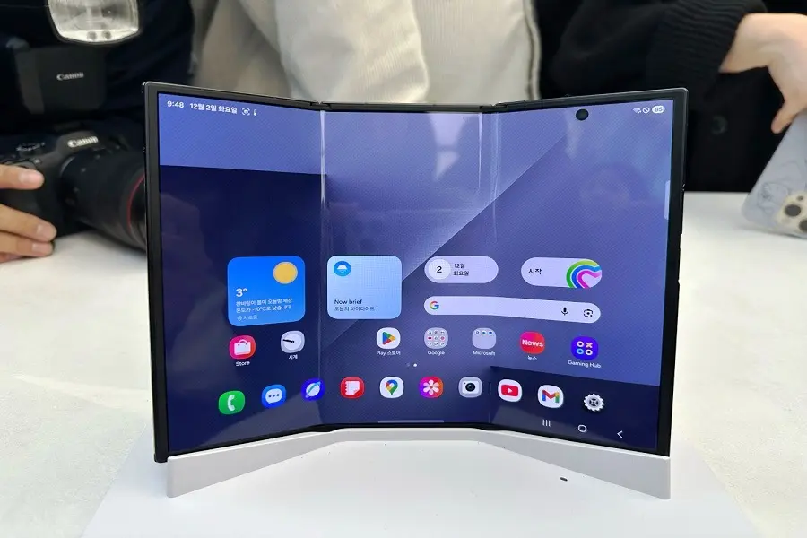 Смартфон Samsung TriFold будет поступит в продажу 30 января в США по цене 2899 долларов
