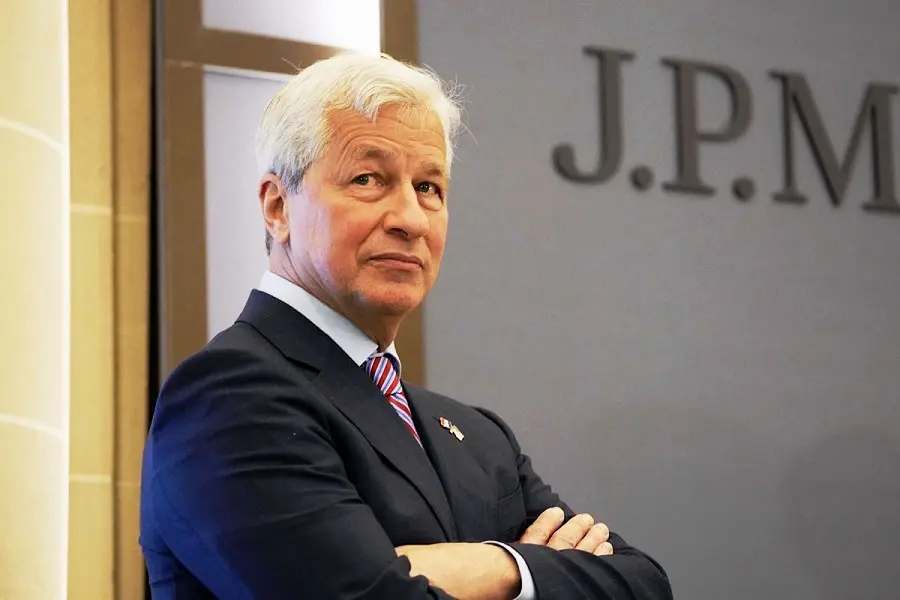 Генеральный директор JPMorgan считает, что расходы будут расти, и рассматривает возможность слияний и поглощений