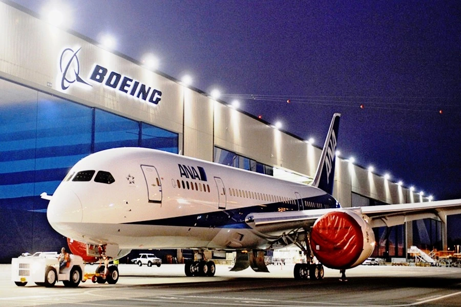 Агентство Fitch понизило прогноз Boeing по производству и проблемам с денежными потоками до «негативного»