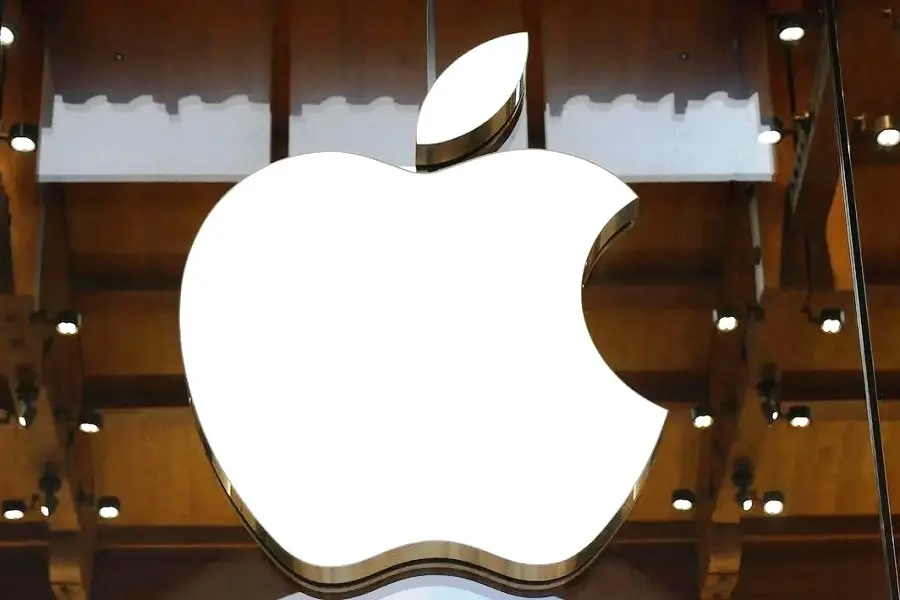 Рыночная стоимость Apple впервые ненадолго превысила 5 триллионов долларов