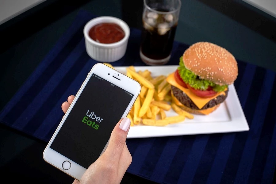 Uber заключил договор о доставке с поставщиком программного обеспечения для ресторанов Deliverect