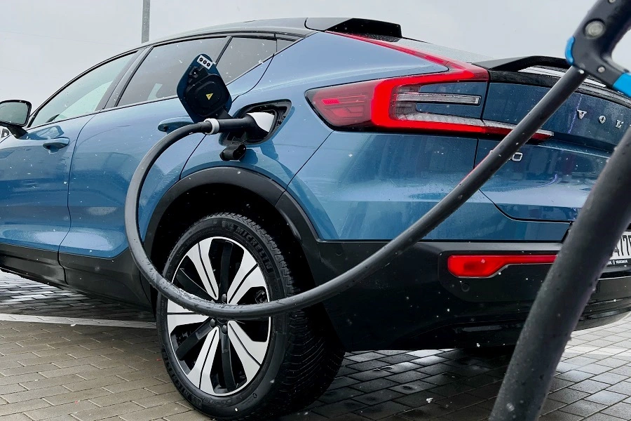 Volvo инвестирует в технологию Breathe Battery, позволяющую на 30% ускорить зарядку электромобилей